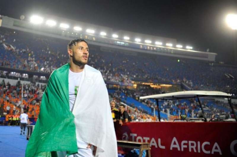 يوسف البلايلي لاعب منتخب الجزائر وأهلي جدة السعودي