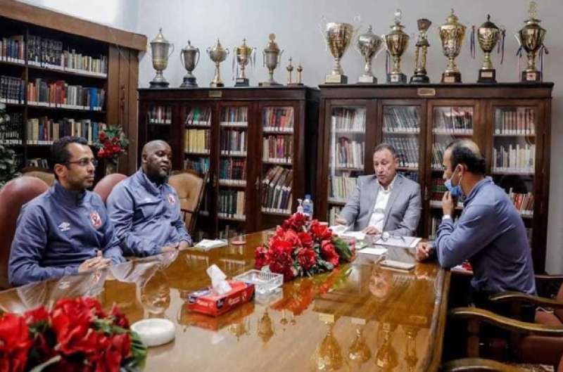 لجنة التخطيط بالأهلي تفاجئ موسيماني بسبب «بواليا».. «شكوك حول رحيله»