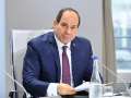 الرئيس السيسي يوقع على قميص...