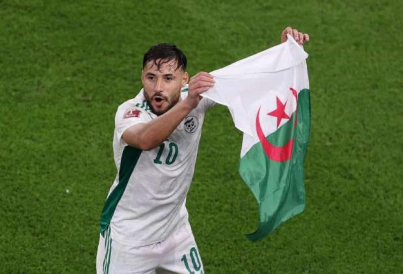 يوسف البلايلي نجم منتخب الجزائر