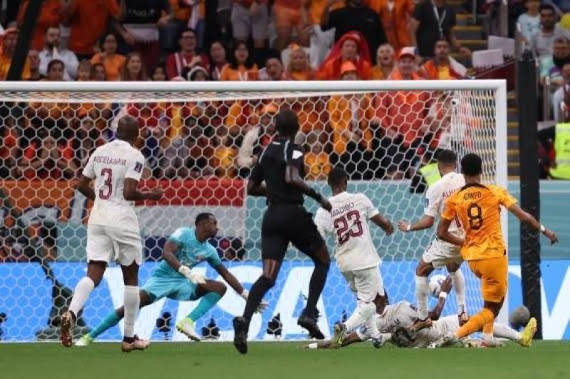 هولندا تفوز على قطر بهدفين وتتأهل لدور ال١٦