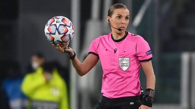 ستيفاني فرابار أول إمرأة تدير مباراة في كأس العالم