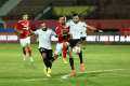 الأهلي يتصدر الدوري بفوز على...