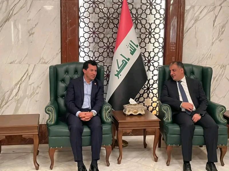 وزير الشباب والرياضة يصل العراق