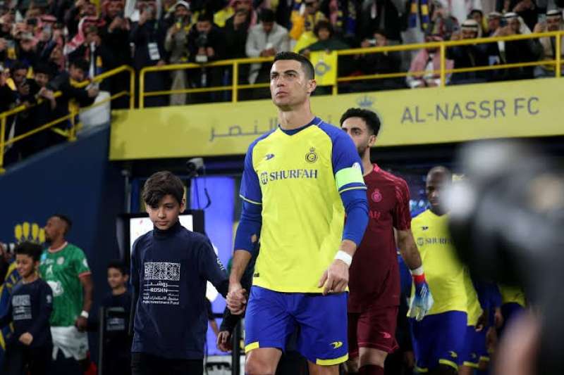 تقارير تكشف حقيقة غياب رونالدو عن مباراة النصر والفتح
