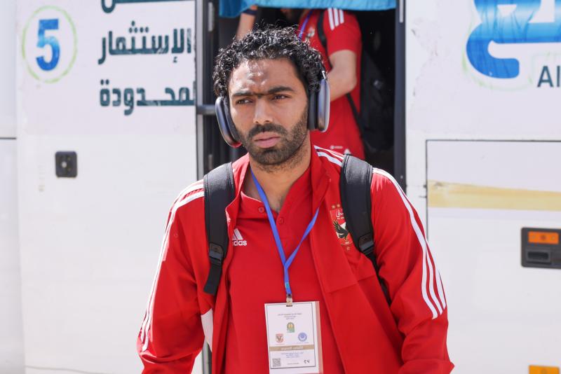 حسين الشحات لاعب فريق الأهلي 