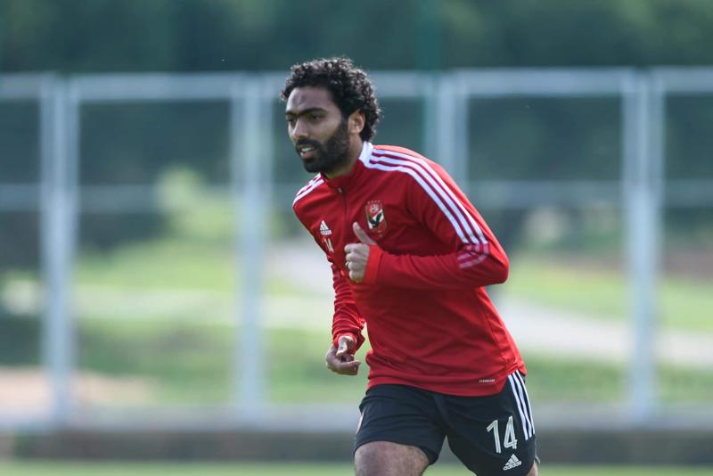 حسين الشحات لاعب الأهلي 