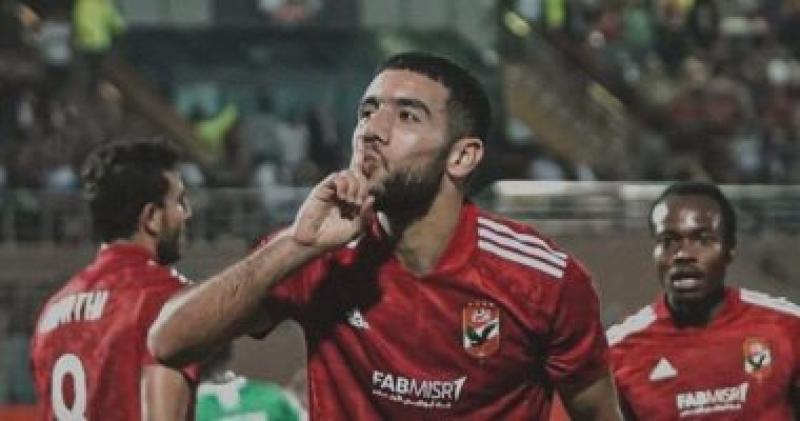 أحمد قندوسي لاعب الأهلي 