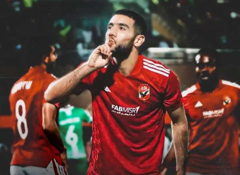 أحمد قندوسي لاعب النادي الأهلي