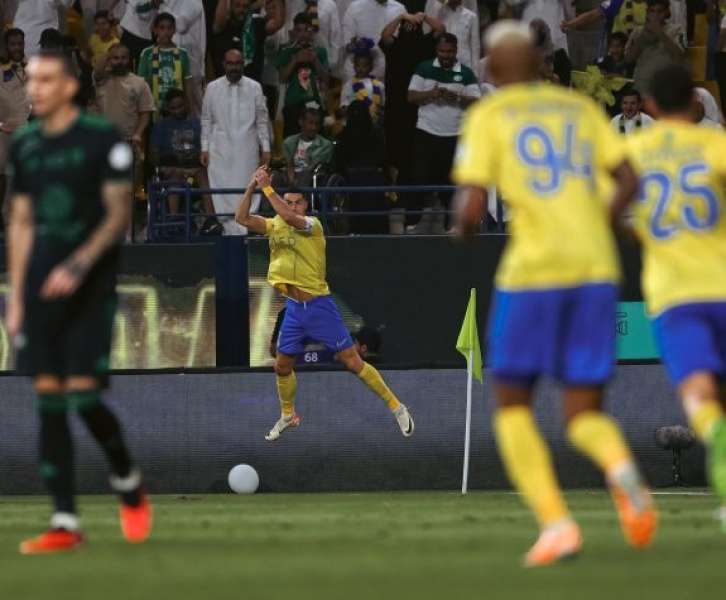 رونالدو يقود النصر لفوز مثير على الأهلي في الدوري السعودي