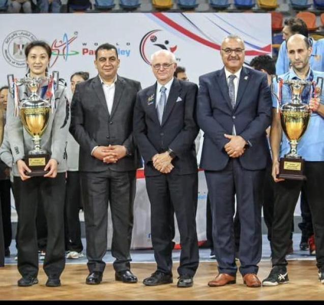 أشرف صبحى يكرم أصحاب فضية كأس العالم للكرة الطائرة البارالمبية بعد عودته من كندا