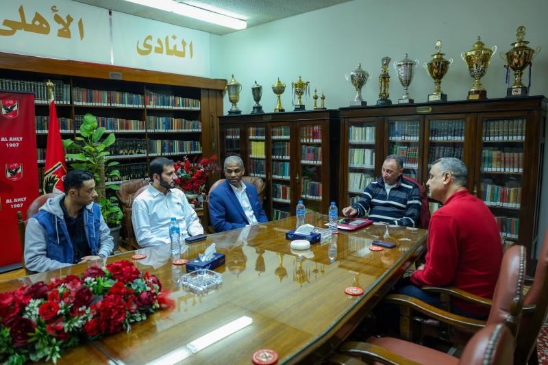 اجتماع الخطيب مع رئيس اتحاد الإماراتي لكرة اليد