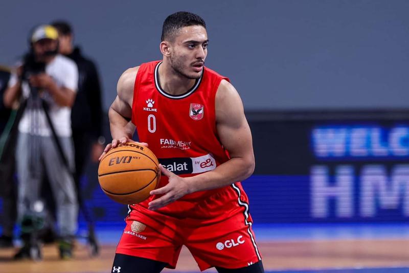 عمرو زهران لاعب السلة