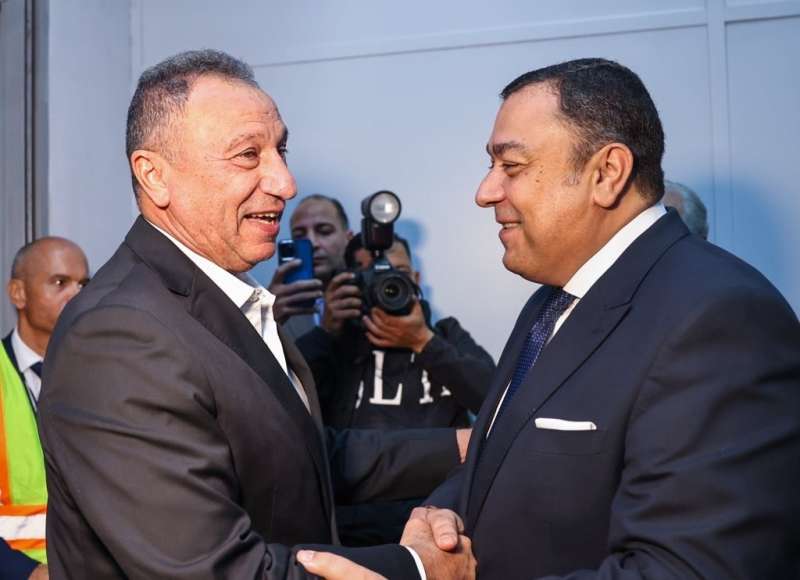 السفير المصري في تونس يستقبل بعثة الأهلي بمطار قرطاج