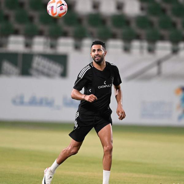 رياض محرز لاعب أهلي جدة السعودي