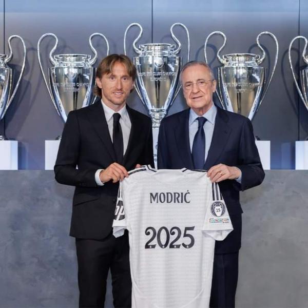 رسمياً.. ريال مدريد يعلن تجديد عقد لاعبه حتى صيف 2025