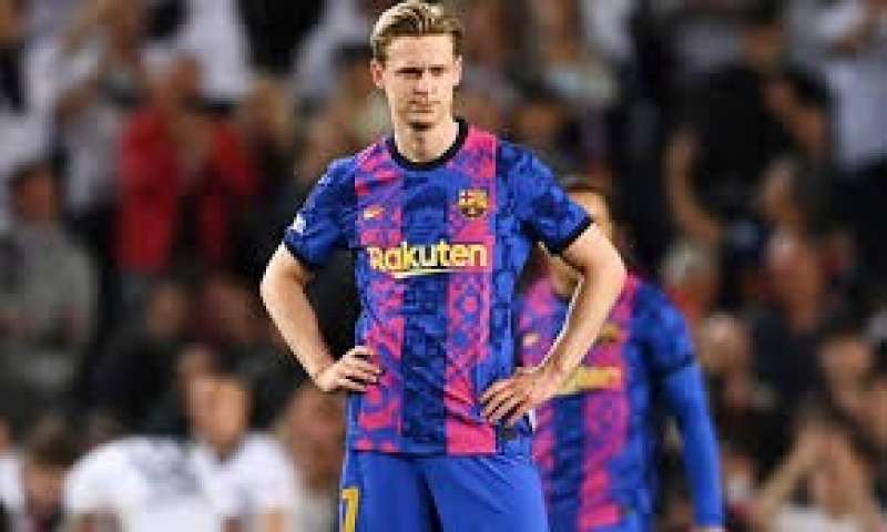 فليك يستبعد دي يونج من معسكر برشلونة في أمريكا