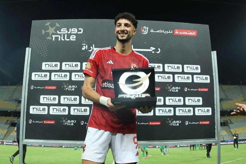 وسام أبو علي يفوز بجائزة أفضل لاعب في مباراة الأهلي والمصري