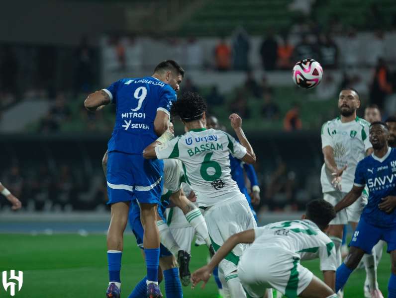 الهلال يخطف بطاقة التأهل إلى نهائي السوبر السعودي من الاهلي