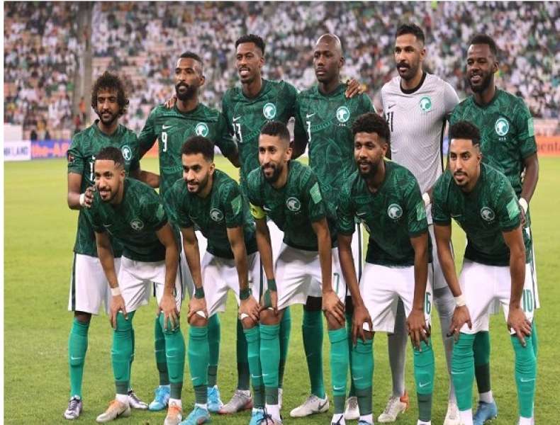 المنتخب الياباني  يتقدم على المنتخب السعودي بهدف في الشوط الأول