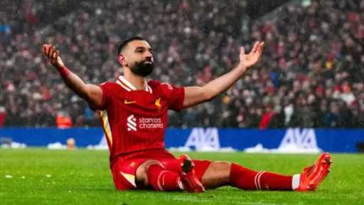 محمد صلاح يُحلق في سماء...