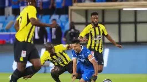 تحدي الإنذارات يهدد الهلال والاتحاد...