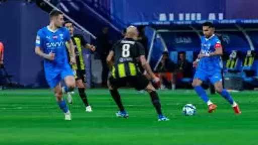 مباراة الهلال والاتحاد.. صراع حاسم...