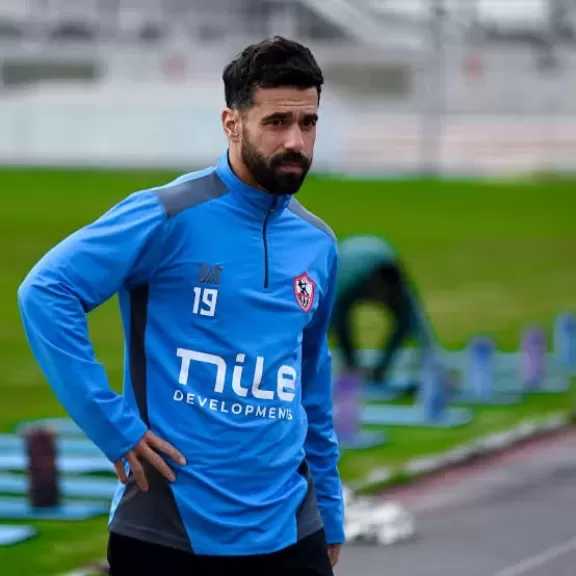 عبد الله السعيد يتولى قيادة خط وسط فريق الزمالك في المباراة المرتقبة ضد الأهلي