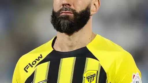 بنزيما يختار رونالدو البرازيلي الأفضل.....