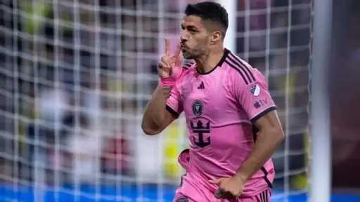 ميسي غائب.. سواريز يقدم عرضًا...