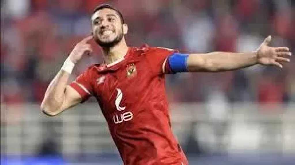 لاعبو الأهلي يزورون رامى ربيعة للاطمئنان على ابنته