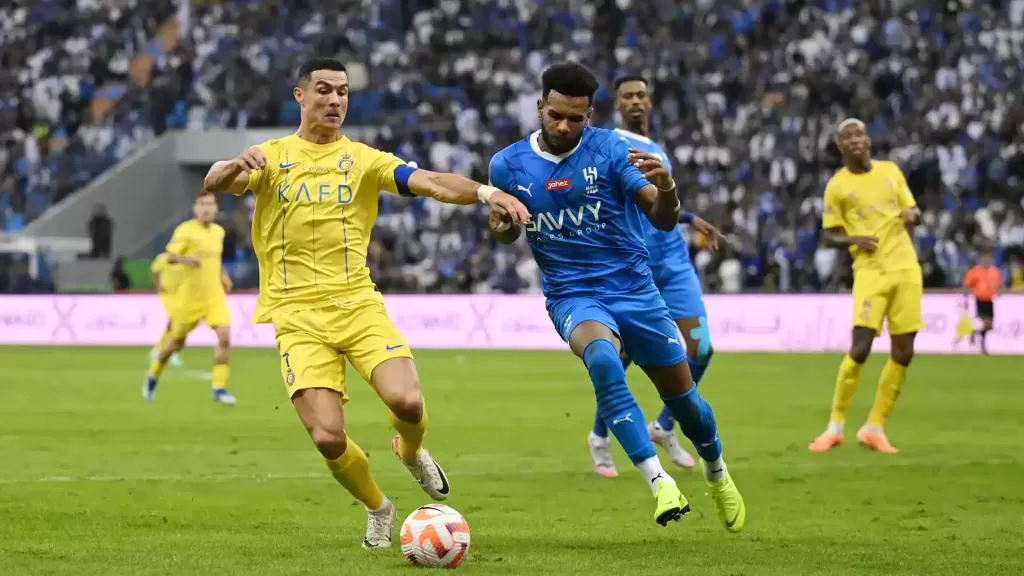 أبرز اللاعبين المهددون بالغياب عن مباراة الهلال والنصر بدوري روشن السعودي