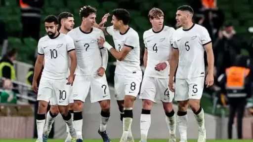 منتخب نيوزيلندا يضمن مقعده في...