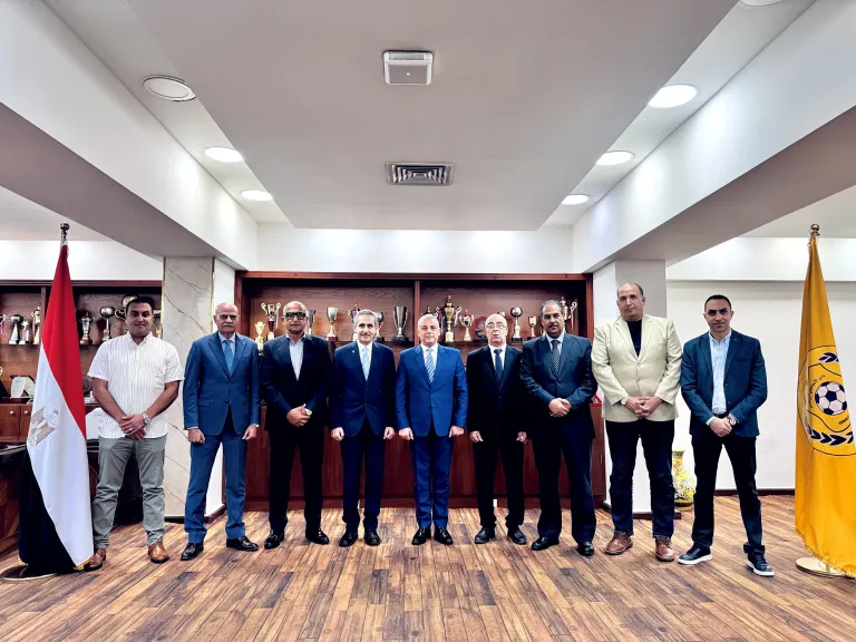 جلسة ودية بين محافظ الإسماعيلية وأعضاء لجنة الإنقاذ
