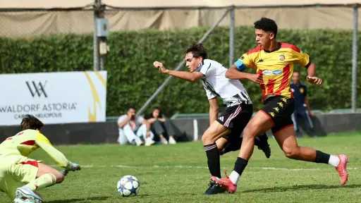 الفريق الأول