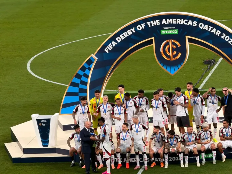 أبو ريدة يسلّم كأس ديربي الأمريكتين لفلامنجو البرازيلي