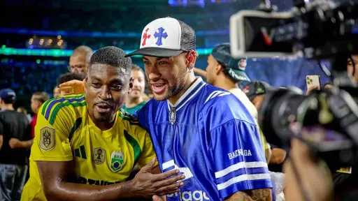 عربي وعالمي