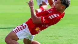 شروط الأهلي لتجديد عقد إمام...