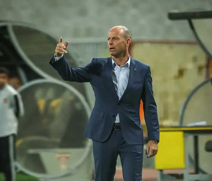 الفريق الأول