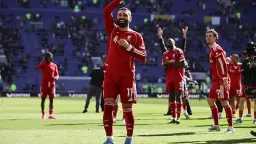 محمد صلاح يودع ليفربول بالدموع...
