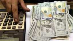 تذبذب السوق السوداء.. سعر الدولار...