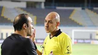 محمد عادل حكما لقمة الدوري.....